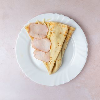 Palačinka sa pečenicom, pavlakom i kačkavaljem