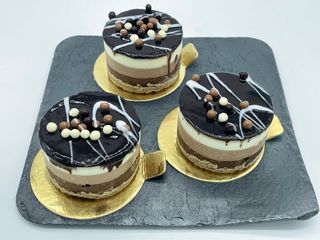 Pastel De Tres Chocolates Con Base De Galleta