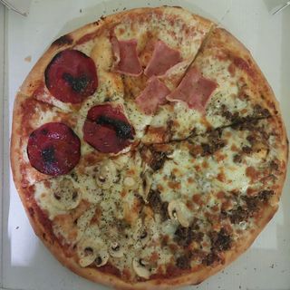 pizza 4 estaciones (30 cm.)