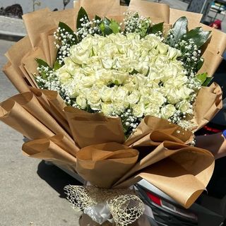 Bouquet de  roses blanches 