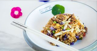 Tradicionalni prženi pirinač sa junetinom 350 gr