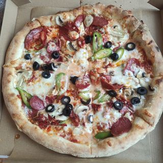 Пица Луканчица