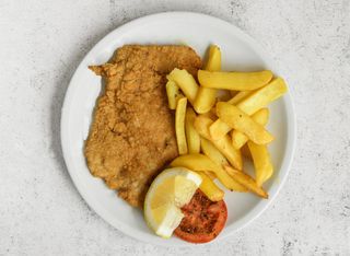 Cotoletta di pollo con patatine