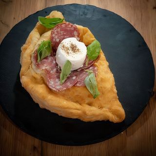 Calzone oro di Napoli fritto