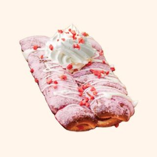 Ягідний кюртош з крем-чіз в тарілці