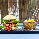 Beef Burger/french fries/Телешки бургер 550г+КАМЕНИЦА 