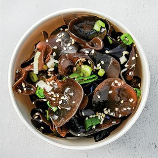 Салата с китайски черни гъби (300г)