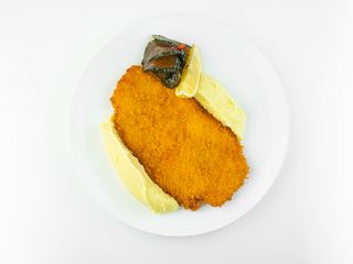 Шніцель з індички, картопляним пюре та битими огірками (420g)