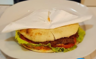 Hamburger u domaćem somunu