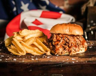 Pulled pork + Coca-Cola Lattina 330ml