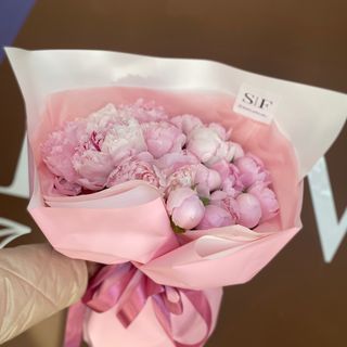 Букет з 19-ти рожевих півоній