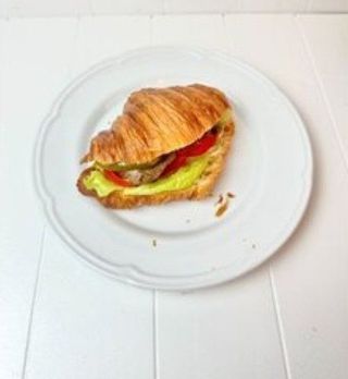 Сэндвич круассан с курицей