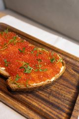 Sandwich con caviar  rojo XL size