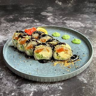 Смажений рол з кальмаром і лососем (360г)