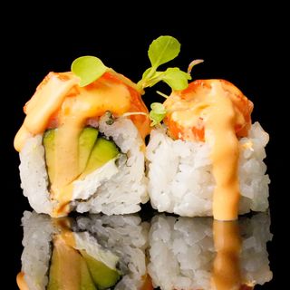 024-URAMAKI SALMON PICANTE 8U