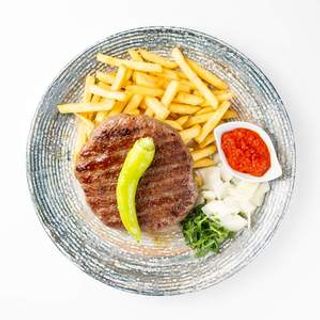 Leskovačka pljeskavica + Pomfrit + Coca Cola 0,5l