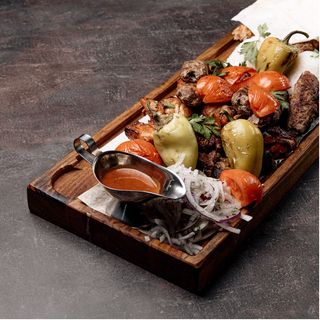 Ассорти Шашлыков (5-6 Персон) (1730г)