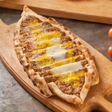 Pide sa mljevenim mesom i jajetom 300gr