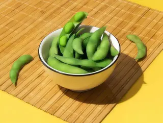 2. Edamame hervido con sal rosa