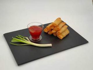 Pachețele de primăvară cu sos sweet chilli Q