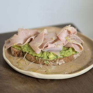 TOSTA pavo y aguacate