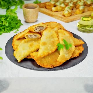 Мини-чебуреки с тыквой и курицей