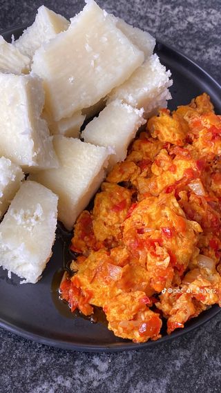 Boiled yam and egg sauce 
