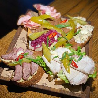 Різні канапки (550г)