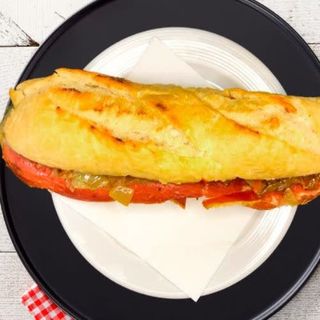 Bocadillo Sobrasada, Jamón y Cebolla