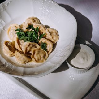 Пельмені з  соусом (250г)