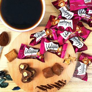 Cukierki AVK "Korolivski Sharm" z całym orzechem laskowym 200g