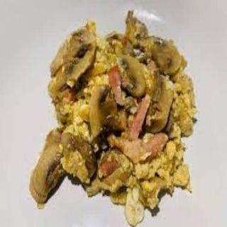 Revueltos De Espárragos Con Champiñón Y Bacon