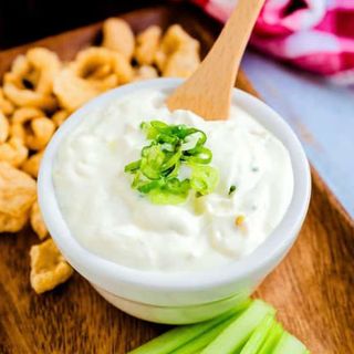 Sos de smantana cu usturoi 