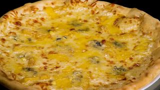 Pizza Quatro formaggi mica