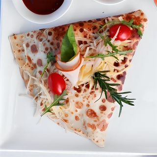 Crêpe viande hachée, fromage.