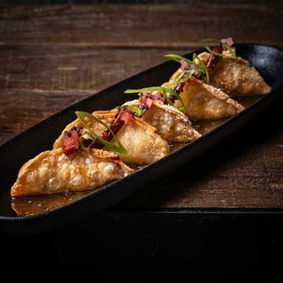 Gyozas asadas de cerdo y verduras.