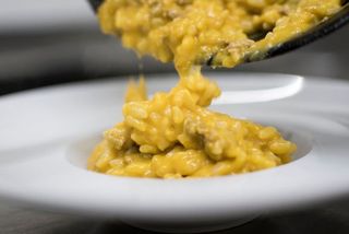 risotto con calabaza y salchicha casera al vapor