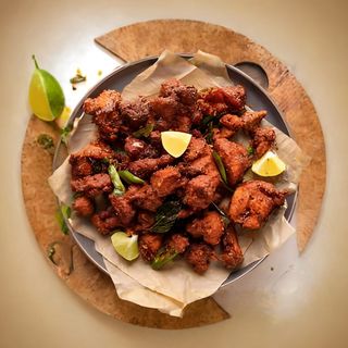 Fried Chicken With Green Chilli And Red Chilli