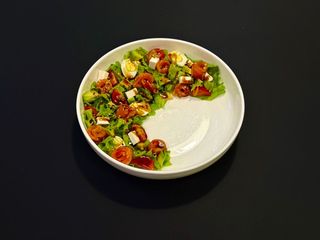 Салат з лососем та авокадо (329g)