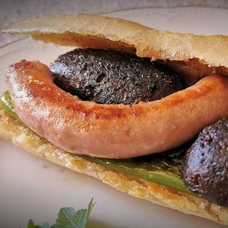 Bocadillo blanco y negro