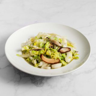 Cavolo cinese saltato con funghi shiitake