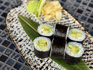 Макі з авокадо