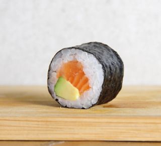 Maki De Salmón Con Aguacate (8 Uds.)