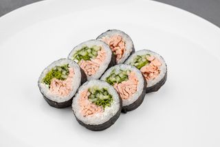 Futomaki łosoś grill