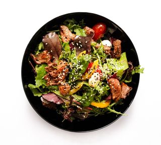 Теплий салат з телятиною