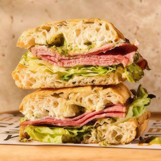 Foccacia Pastrami Y Stracciatella Di Burrata Dolce Vita