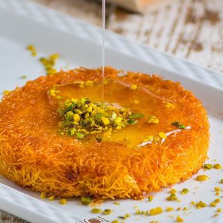  كنافة خشنة بالجبنة و الفاكية
