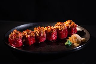 Запеченный ролл с креветками