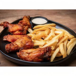 Alitas de pollo con papas (5 uds.)