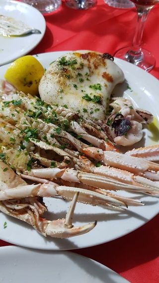 Grigliata di seppia, scampi e gamberoni